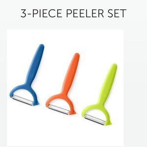 The Pampered Chef Colorful Peeler Trio - Blue, Orange, Lime